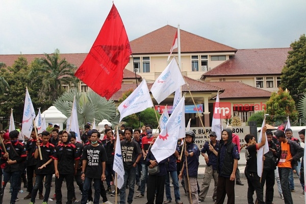 Buruh Cirebon Desak SK Gubernur Jabar Terkait UMK Dicabut