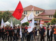  Buruh Cirebon Desak SK Gubernur Jabar Terkait UMK Dicabut