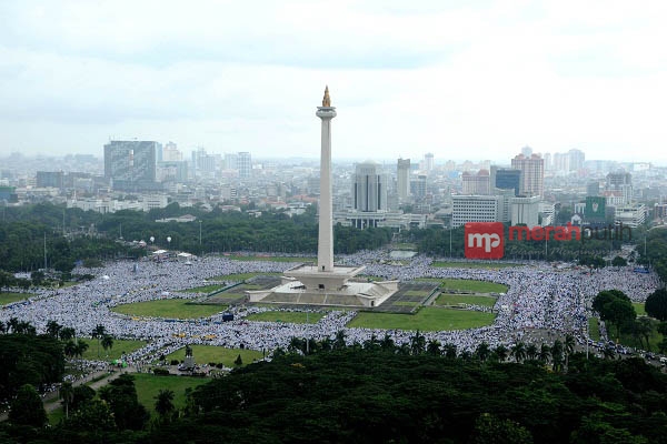 Ratusan Ribu Umat Islam Turun Ke Jalan