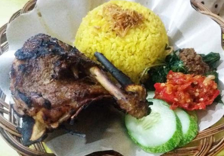 Nobar Semifinal Piala AFF 2016 Sambil Menyantap Bebek di Warung Bebek Kuning