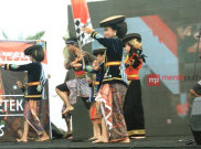 Tari Kretek Semarakkan Panggung Parade Nusantara
