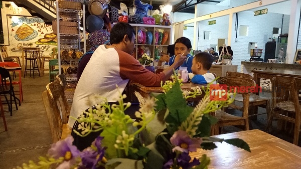 FooDrink House Kafe Favorit Keluarga di Kota Depok