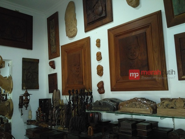 Eksistensi Seni Pahat Taman Mini Indonesia Indah