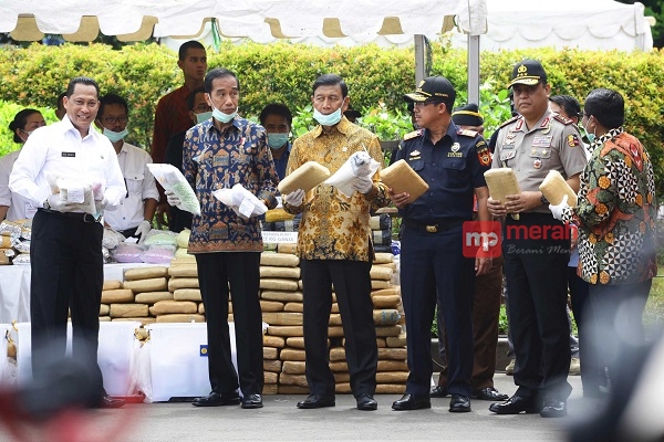 Joko Widodo Pimpin Pemusnahan Narkoba
