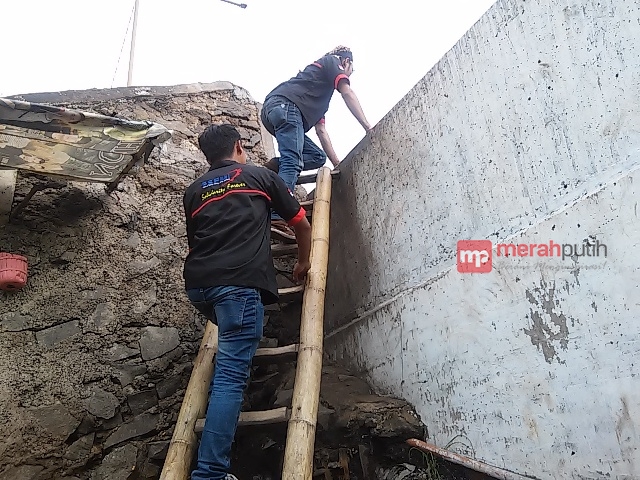 Beginilah Aksi Nekat Penumpang yang Natur di Jalan Tol