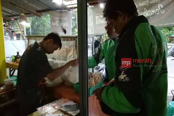 Manfaatkan Teknologi, Solihin Sukses Jual Nasi Uduk Betawi