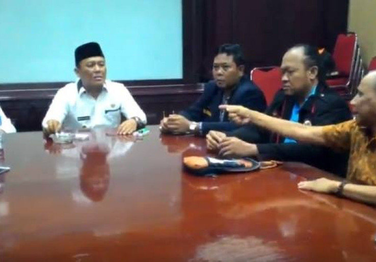 Wakil Bupati Karawang Tampung Laporan Pelanggaran Izin Tambang