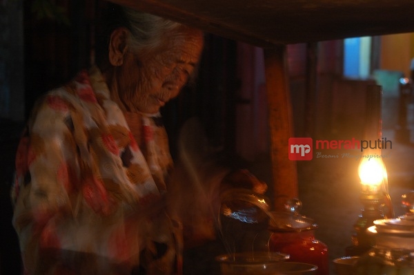 Sruput Wedang Ronde Legendaris Mbah Paiyem