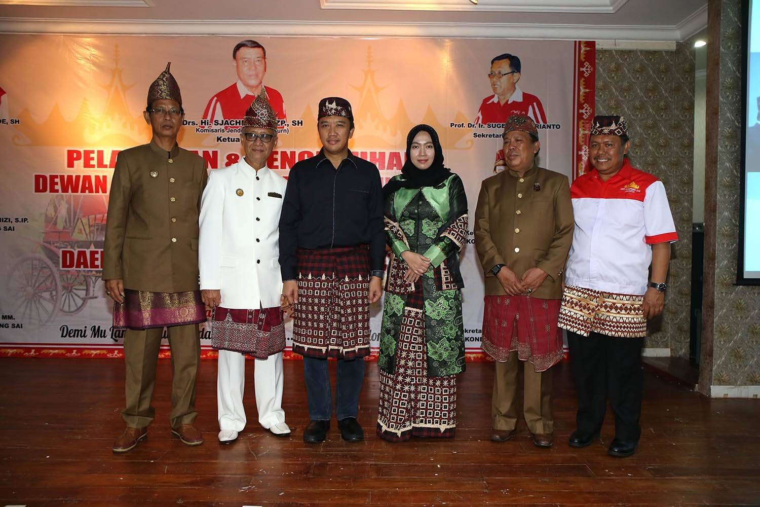 Menpora Imam Nahrawi Mendapat Gelar Raja Marga Alim dari Masyarakat Lampung
