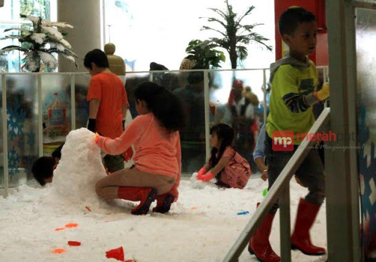 Hore, Serunya Liburan Bermain Salju di Living World Alsut