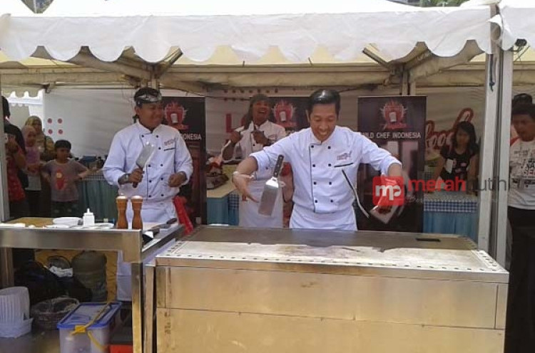Aksi Akrobatik Chef Jadi Tontonan Seru di KreatiFood