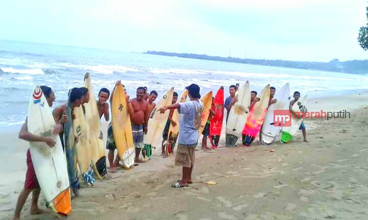 Carita Surfer Club, Tantang Peselancar Bertarung di Ombak Pesisir Banten