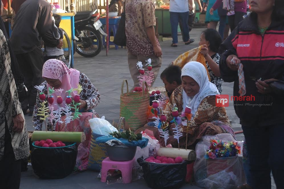Berburu Endog Abang yang Khas di Sekatenan Yogyakarta