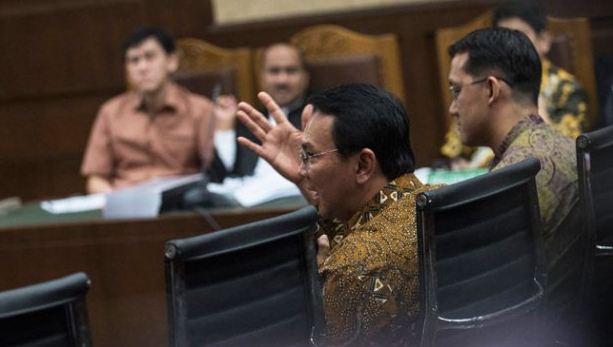 Ahok Menangis Saat Bacakan Nota Keberatan Dakwaan