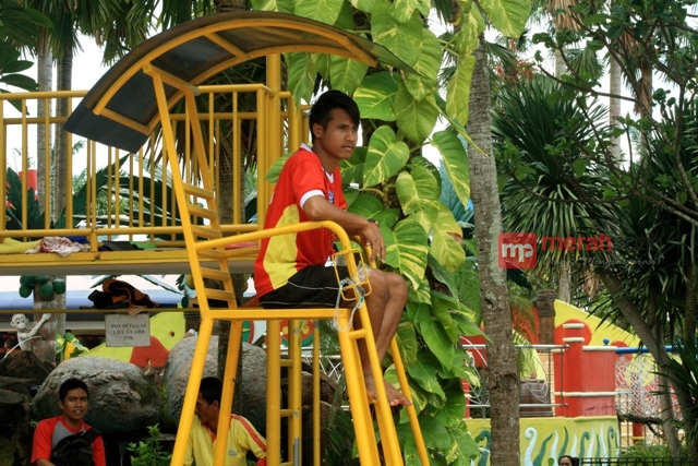 Tim Life Guard Water World Citra Raya Ternyata Tersertifikasi