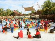 Memacu Adrenalin di Water Slide dan Kolam Ombak Water World Citra Raya