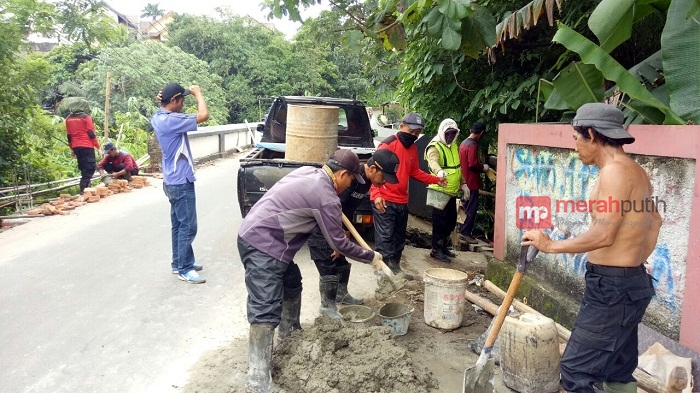 Aroma Wewangian Menyeruak Saat Perbaikan Jembatan Panus