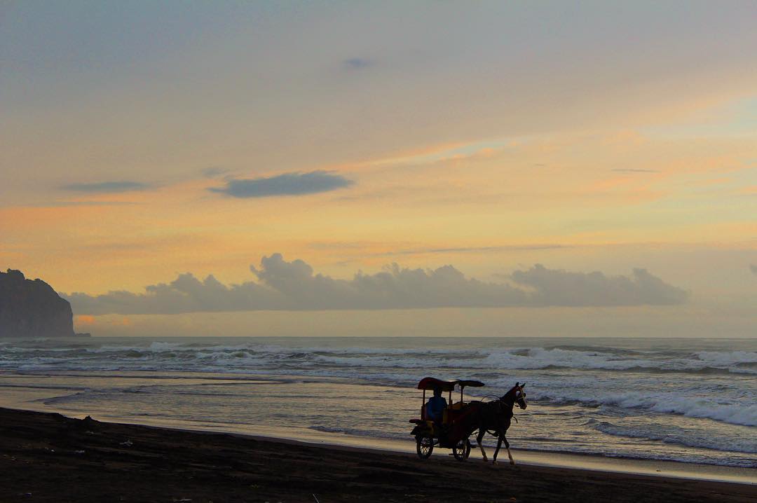 Libur Akhir Tahun, Pekan Depan Pantai Parangtritis Mulai Ramai