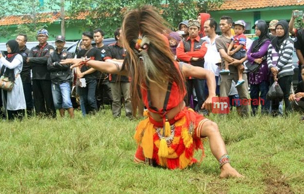 Aksi Jenaka Bujang Ganong Kocok Perut Pengunjung Panggung Budaya PSBJ 