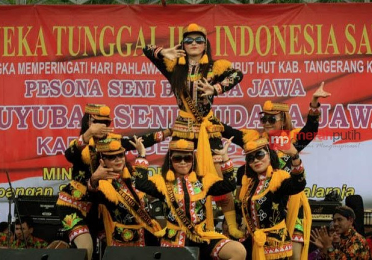 Tari Ndolalak Ramaikan Panggung Budaya Bhineka Tunggal Ika