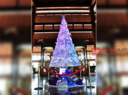Hotel Ini Bikin Pohon Natal Unik dari Botol Bekas