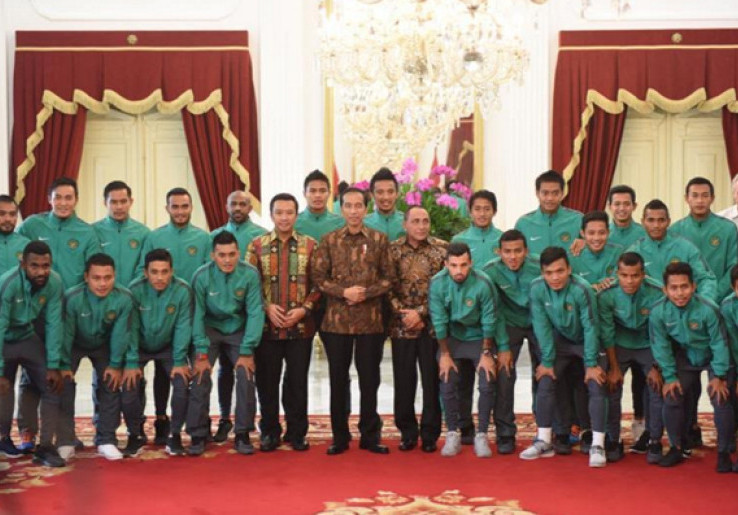Selain Diundang Makan Siang di Istana, Boaz Solossa dkk Terima Bonus Rp200 Juta