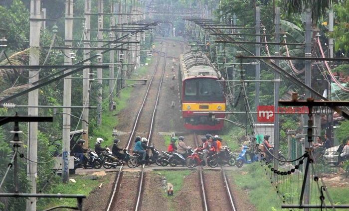 Perlintasan Sebidang Kereta Api Tanpa Palang Otomatis