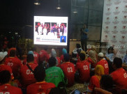 Relawan Prabowo-Sandi Gunakan Baju Merah Saat Nobar Debat Capres 2019