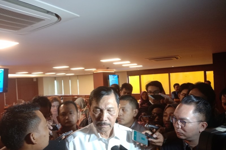 Menteri Koordinator Bidang Kemaritiman Luhut Binsar Pandjaitan menegaskan Pulau Komodo tidak ditutup, tetapi dikelola menjadi wisata eksklusif berkelas dunia. ANTARA/Afut Syafril.