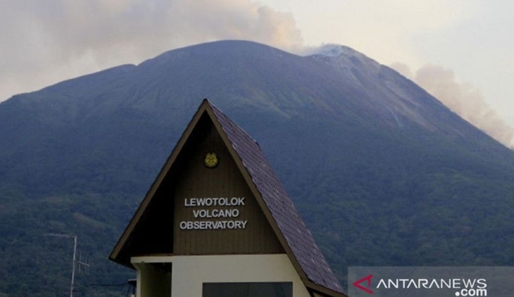 Terjadi 179 Kali Letusan di Puncak Gunung Ile Lewotolok 