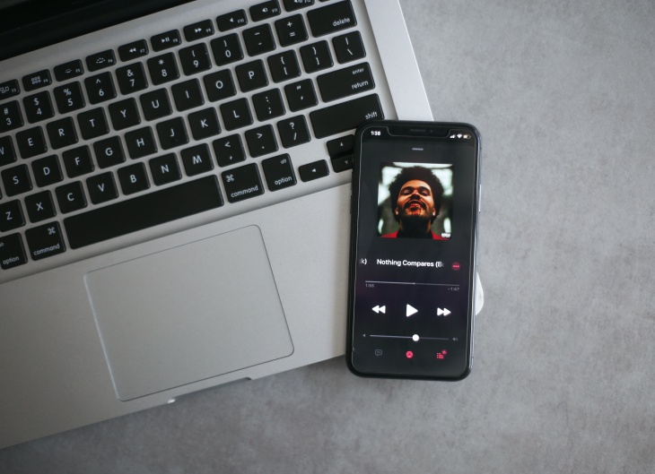 Apple Segera Hadirkan Fitur Karaoke 'Apple Music Sing'