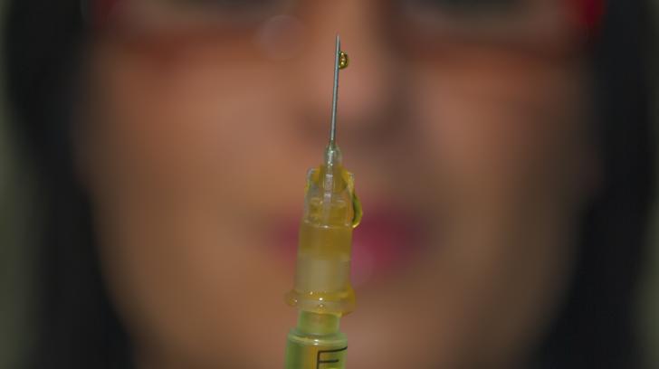 Atasi ketakutan dengan jarum suntik. (Foto CNN Health)