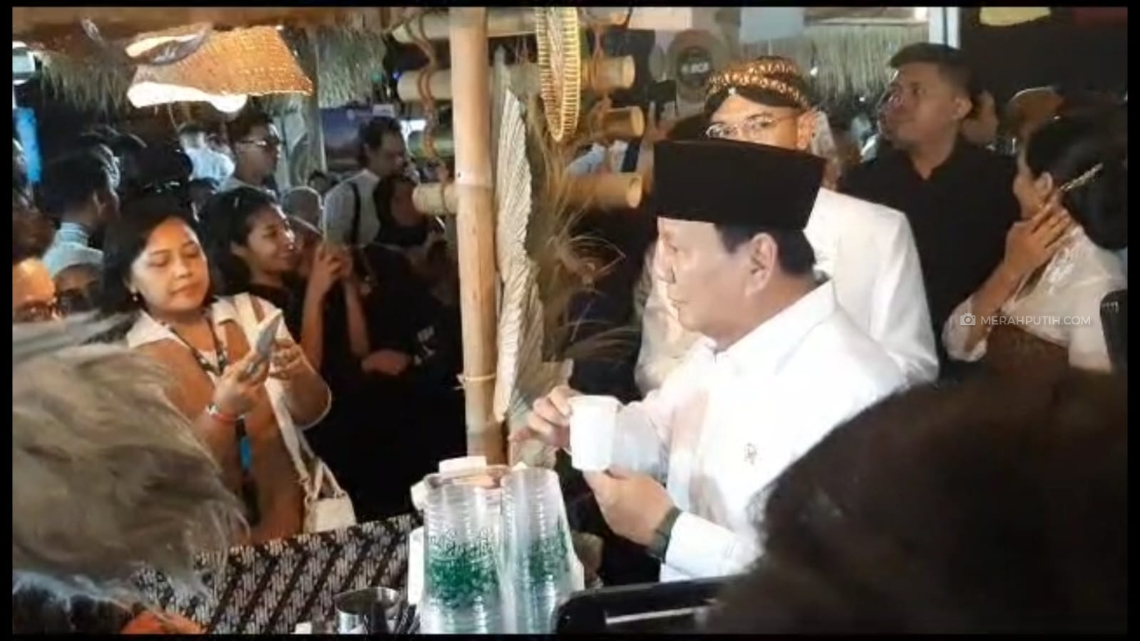 Prabowo Bertemu Titiek Soeharto di Pasar Kangen Solo, tapi Tidak Saling Sapa