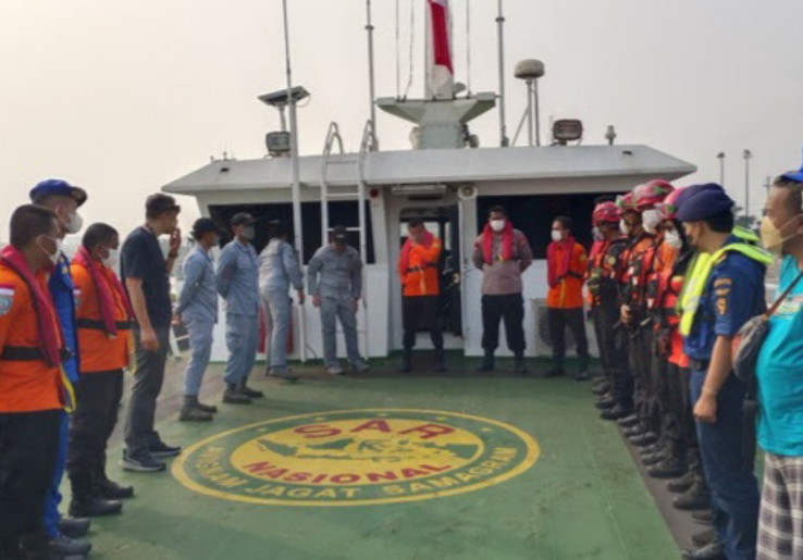 Terhalang Zona Bahaya Anak Krakatau, Tim SAR Cari Cara Tembus Pulau Sertung ‘Jemput’ Jurnalis yang Hilang