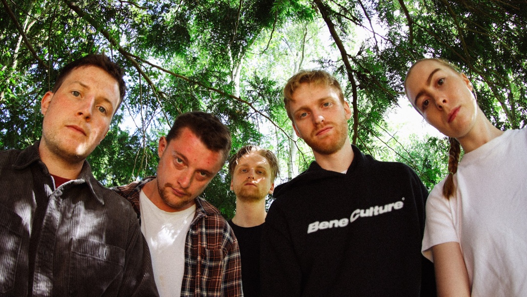 Unit House Skotlandia rEDOLENT Lepas Album Perdana