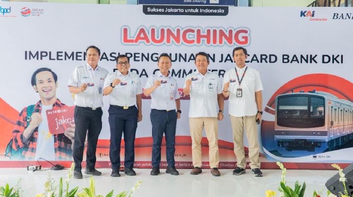 JakCard Beri Kemudahan Penumpang Bertransaksi Bayar Tiket KRL