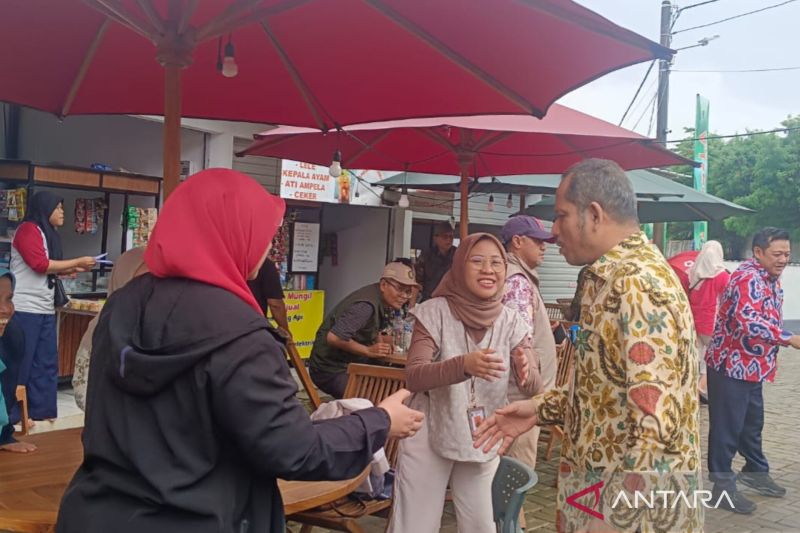 Sentra Kuliner Lenteng Agung Diserbu 'Rojali' Sang Pendongkrak Ekonomi