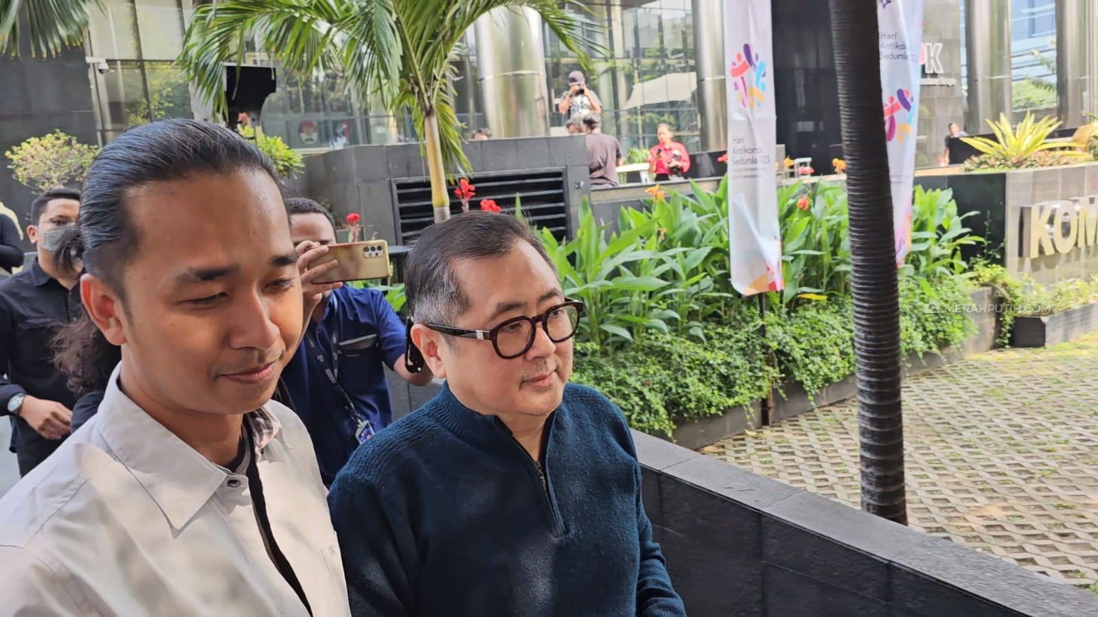Kakak Hary Tanoesoedibjo Bungkam Usai Diperiksa KPK