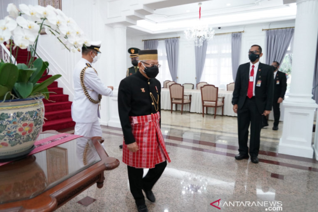 Gunakan Pakaian Adat Suku Mandar, Ma'ruf Amin Hadiri Sidang Tahunan MPR