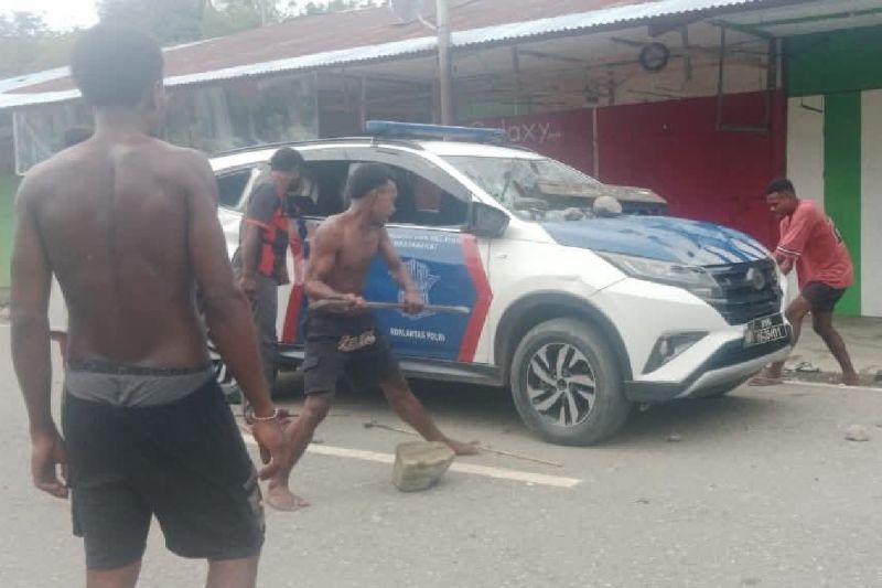 Polres Mamberamo Raya Papua Diserang Massa: Aparat Terluka, Mobil dan Bangunan Rusak