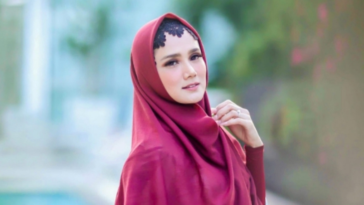 Sebelum Nikita Mirzani, 3 Artis Seksi Ini Lebih dulu Kenakan Hijab di Tahun 2018