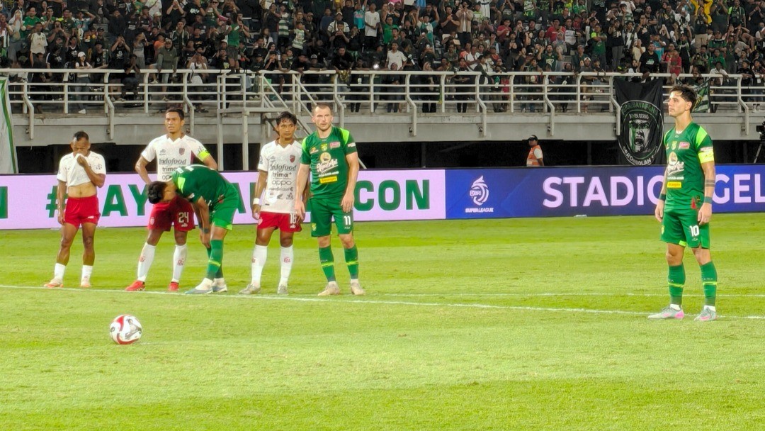 OPPO Reno 14 5G Warnai Duel Persebaya vs Bali United, Fans Bawa Pulang Foto Spektakuler!