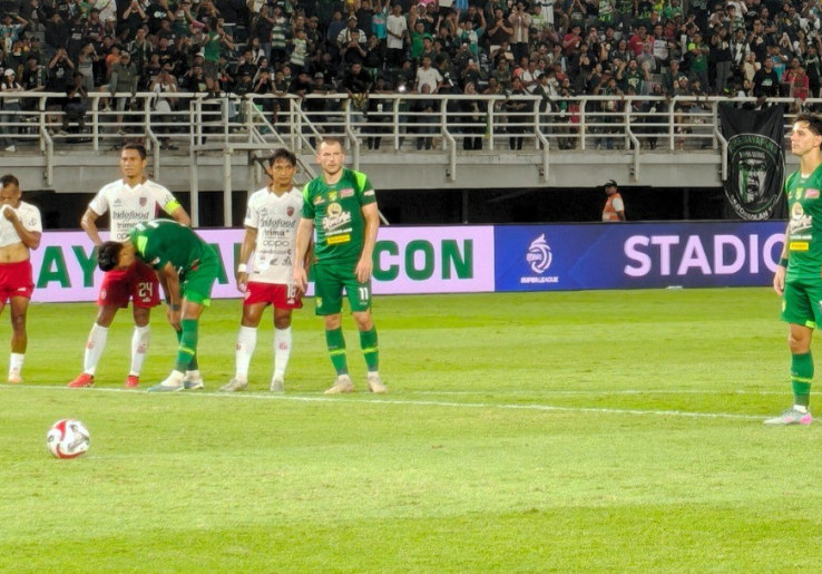 OPPO Reno 14 5G Warnai Duel Persebaya vs Bali United, Fans Bawa Pulang Foto Spektakuler!
