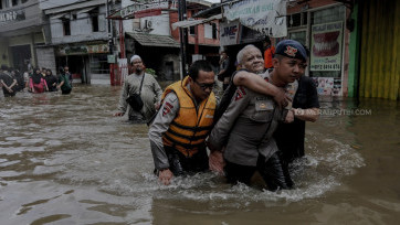 Tim SAR Gabungan Evakuasi Warga Korban Banjir