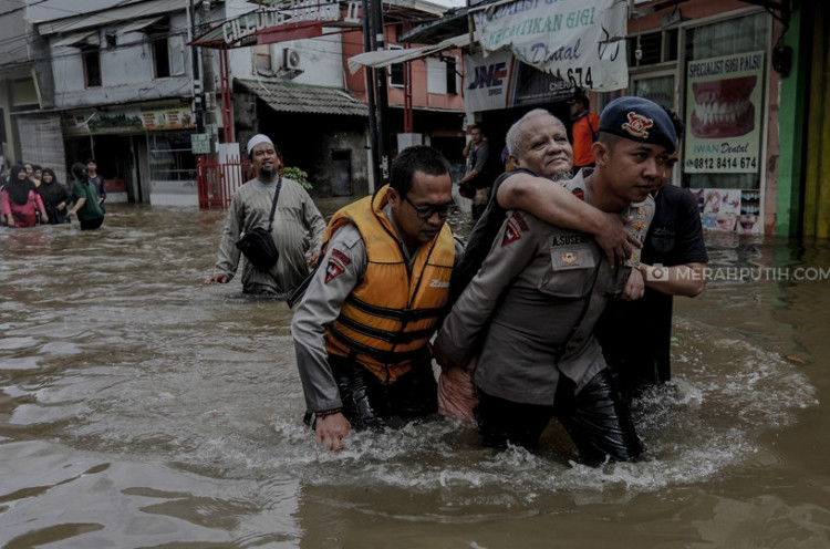 Tim SAR Gabungan Evakuasi Warga Korban Banjir