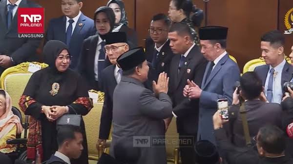 Jokowi ‘Terpukau’, Langsung Kasih Dua Jempol untuk Prabowo Pasca Pidato Kenegaraan 