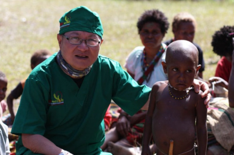 Dokter Lie Dharmawan Jagoan Negeri Aing, Melayani Kesehatan Sampai Pulau Terluar