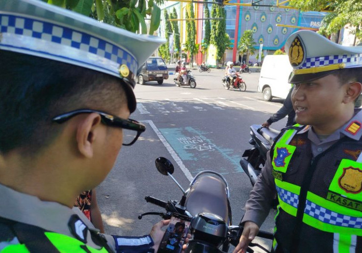 Teknologi Baru Tilang Elektronik, Polantas Mulai Pakai Kacamata Pintar Saat Patroli