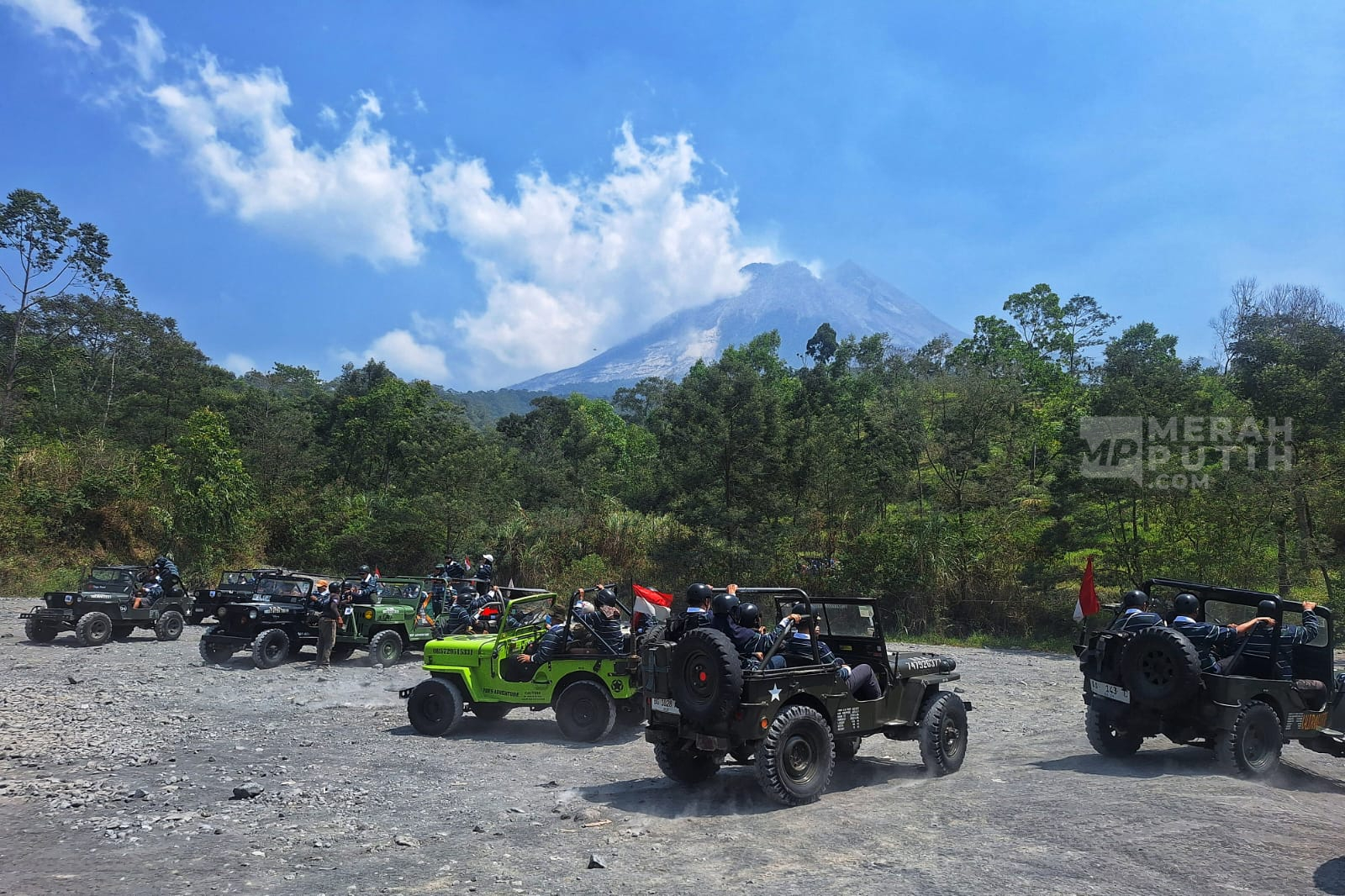 Merapi Lava Tour Kali Kuning: Sensasi Uji Adrenalin dengan Jeep Off-Road