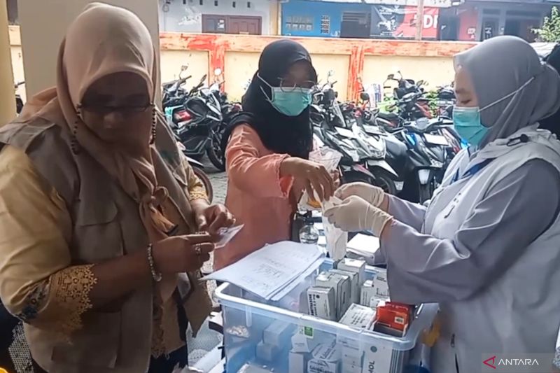 Banjir Bidara Cina: Ciliwung Meluap, Warga Mulai Garuk-Garuk Karena Gatal Masal